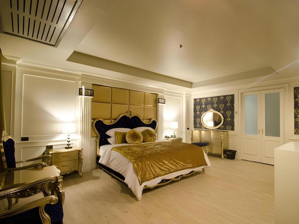 Alvarez Hotel Buriram Exteriör bild
