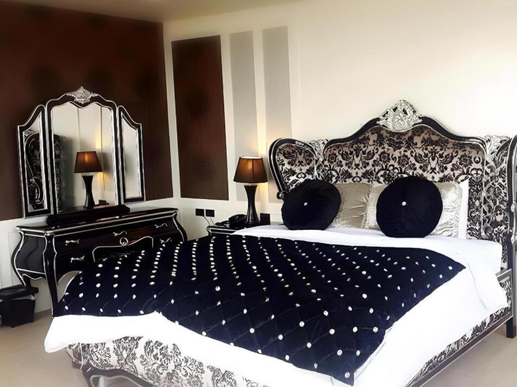 Alvarez Hotel Buriram Exteriör bild