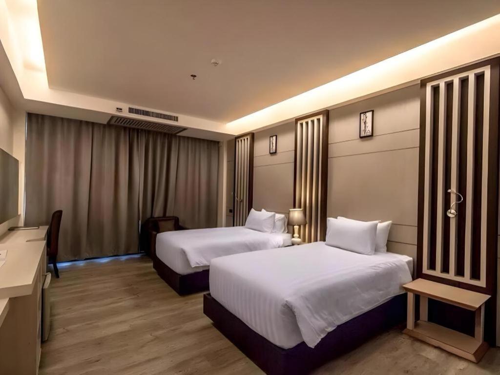 Alvarez Hotel Buriram Exteriör bild