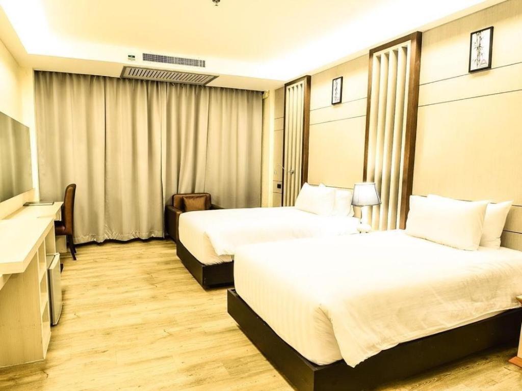 Alvarez Hotel Buriram Exteriör bild