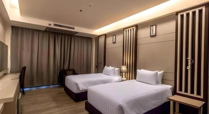 Alvarez Hotel Buriram Exteriör bild