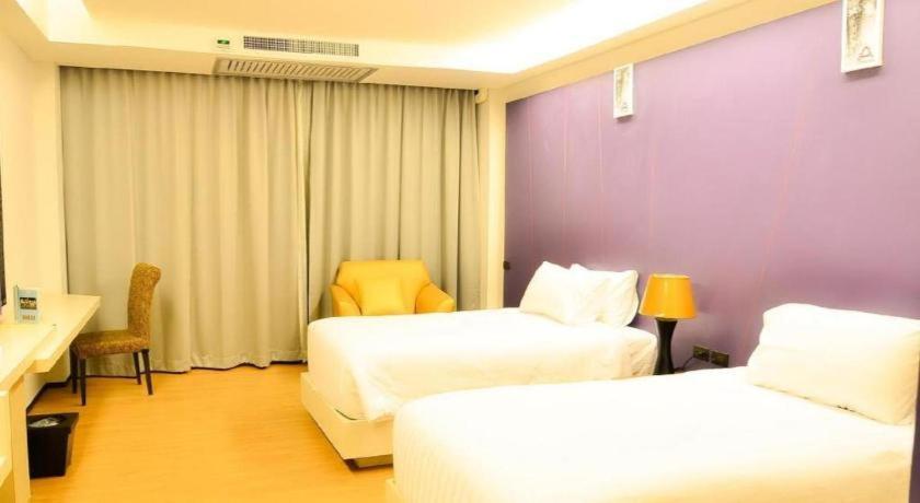 Alvarez Hotel Buriram Exteriör bild