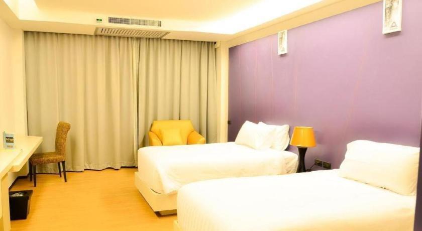 Alvarez Hotel Buriram Exteriör bild