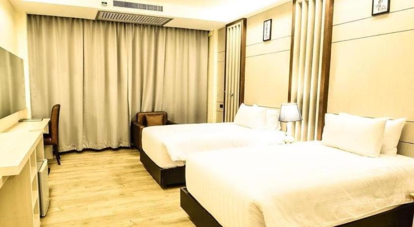 Alvarez Hotel Buriram Exteriör bild