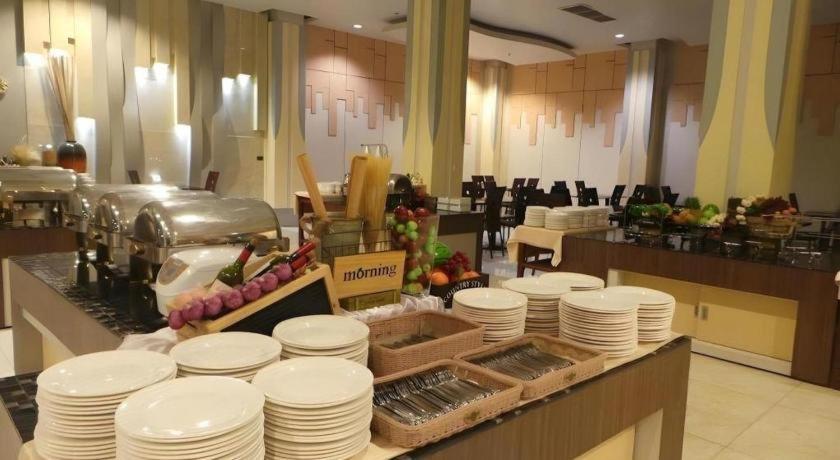 Alvarez Hotel Buriram Exteriör bild