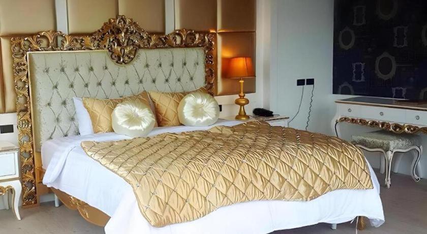 Alvarez Hotel Buriram Exteriör bild