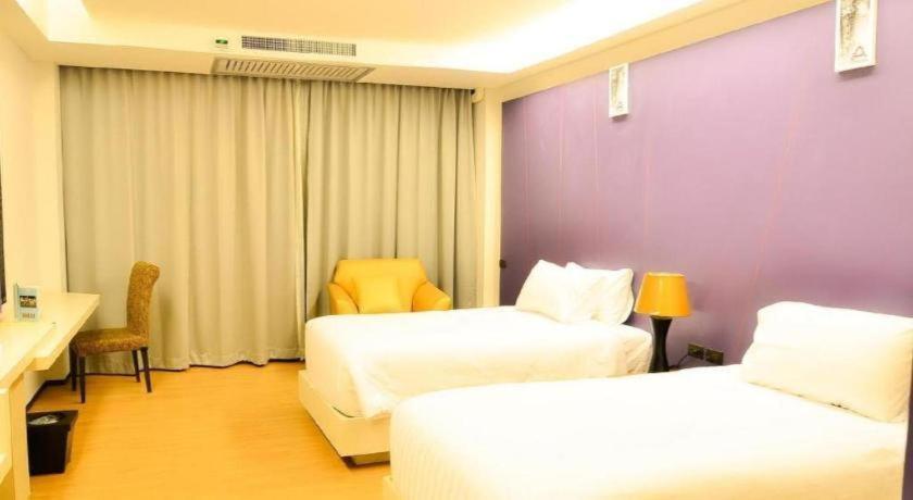 Alvarez Hotel Buriram Exteriör bild